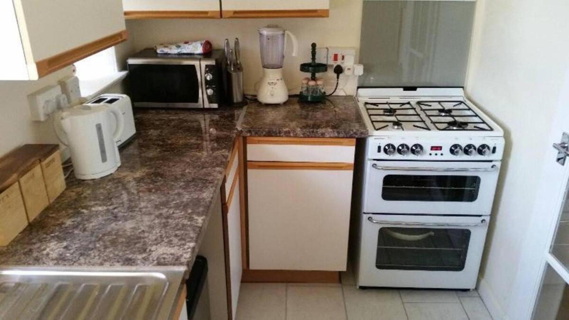 Beautiful 2-bed In Apartment *